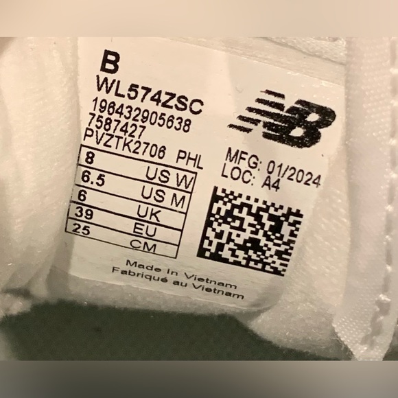 Women’s Nee Balance 574 Reflection Sneakers, Size 8 - Picture 14 of 16